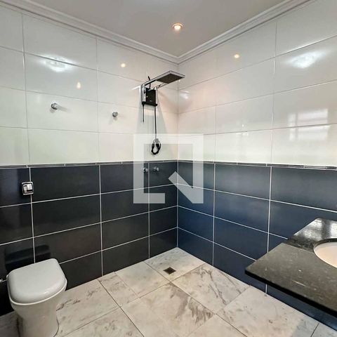 Casa à venda com 200m², 3 quartos e 5 vagasBanheiro da Suíte 1