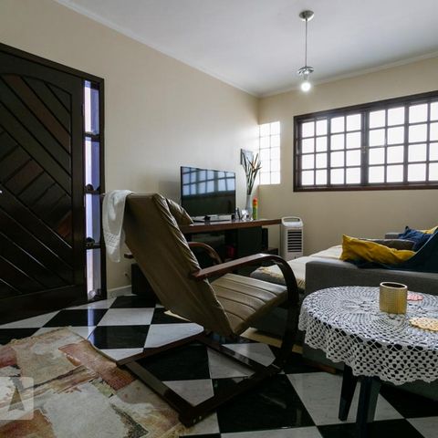 Casa à venda com 140m², 3 quartos e 2 vagas Casa à venda com 140m², 3 quartos e 2 vagasSala
