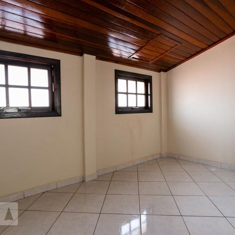 Casa à venda com 140m², 3 quartos e 2 vagas Casa à venda com 140m², 3 quartos e 2 vagasSótão