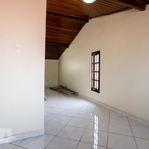 Casa à venda com 140m², 3 quartos e 2 vagas Casa à venda com 140m², 3 quartos e 2 vagasSótão