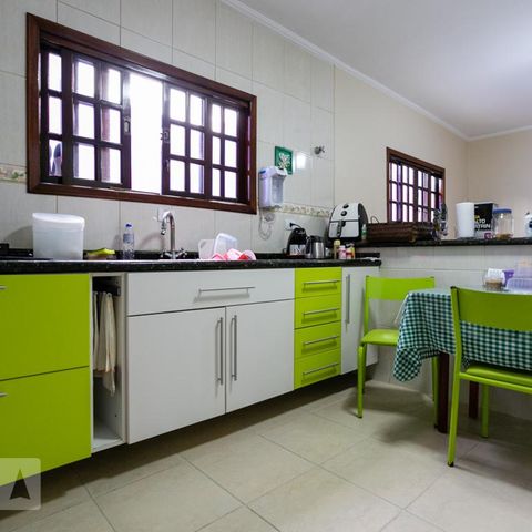 Casa à venda com 140m², 3 quartos e 2 vagas Casa à venda com 140m², 3 quartos e 2 vagasCozinha