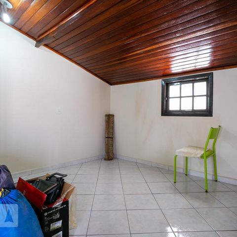 Casa à venda com 140m², 3 quartos e 2 vagas Casa à venda com 140m², 3 quartos e 2 vagasSótão