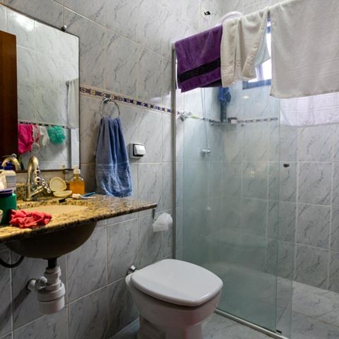 Casa à venda com 140m², 3 quartos e 2 vagas Casa à venda com 140m², 3 quartos e 2 vagasBanheiro da Suíte 1