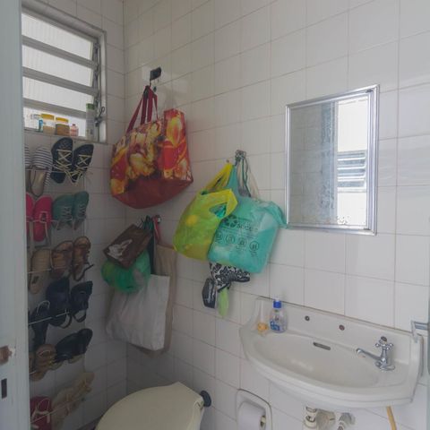 Casa à venda com 114m², 3 quartos e 2 vagasÁrea de Serviço e Quintal - Banheiro