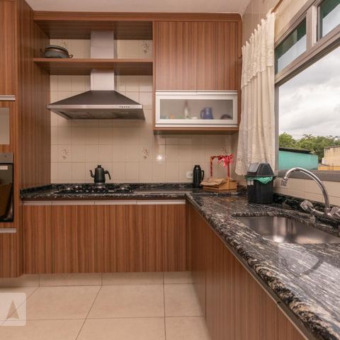 Casa à venda com 220m², 4 quartos e 4 vagasCozinha