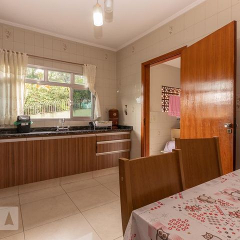 Casa à venda com 220m², 4 quartos e 4 vagasCozinha