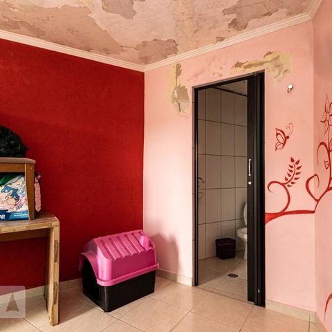 Casa à venda com 220m², 4 quartos e 4 vagasQuarto de serviço