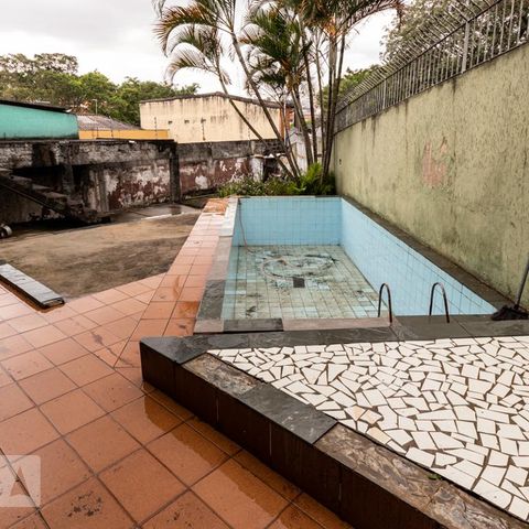 Casa à venda com 220m², 4 quartos e 4 vagasPiscina 