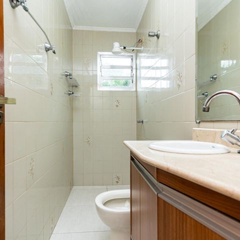 Casa à venda com 220m², 4 quartos e 4 vagasLavabo 