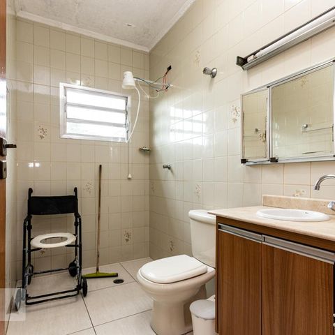 Casa à venda com 220m², 4 quartos e 4 vagasBanheiro 