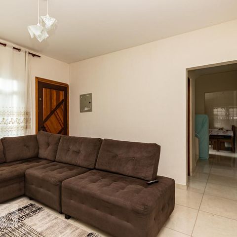 Casa à venda com 220m², 4 quartos e 4 vagasSala 