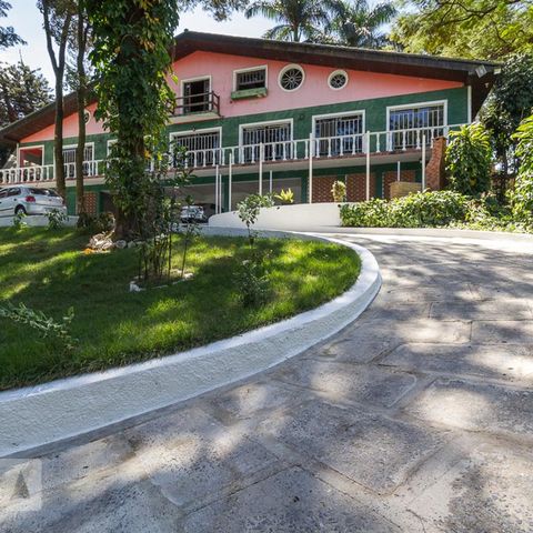 Casa à venda com 600m², 3 quartos e 7 vagasFachada