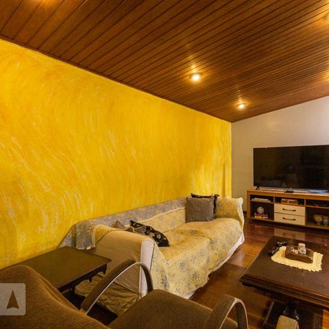 Casa à venda com 246m², 4 quartos e 2 vagasSala