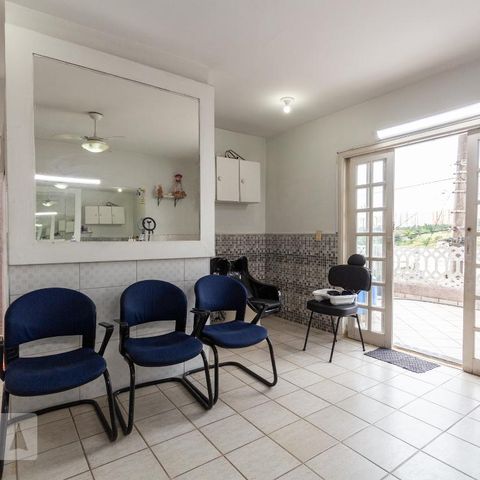 Casa à venda com 246m², 4 quartos e 2 vagasQuarto de Serviço