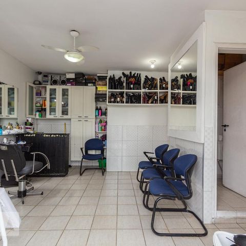 Casa à venda com 246m², 4 quartos e 2 vagasQuarto de Serviço