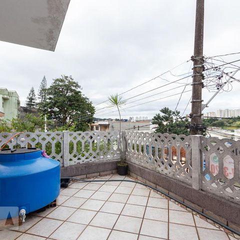 Casa à venda com 246m², 4 quartos e 2 vagasSacada do Quarto de Serviço