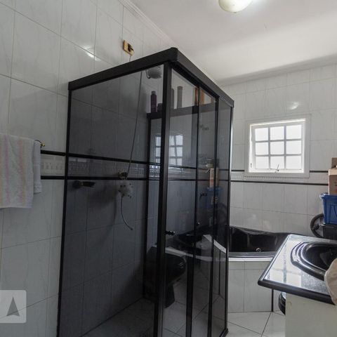Casa à venda com 246m², 4 quartos e 2 vagasBanheiro da Suíte