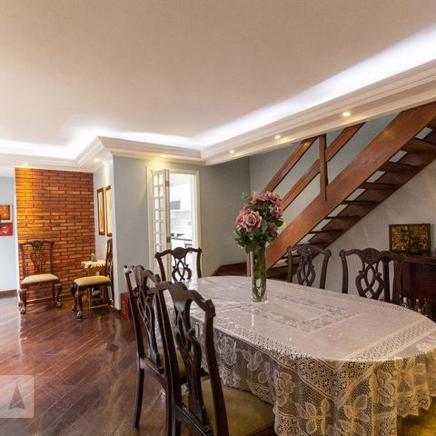 Casa à venda com 246m², 4 quartos e 2 vagasSala