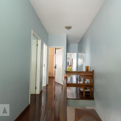 Casa à venda com 246m², 4 quartos e 2 vagasCorredor dos Quartos