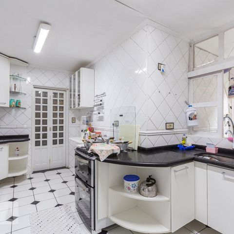 Casa à venda com 246m², 4 quartos e 2 vagasCozinha