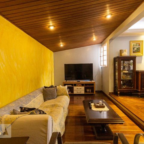 Casa à venda com 246m², 4 quartos e 2 vagasSala