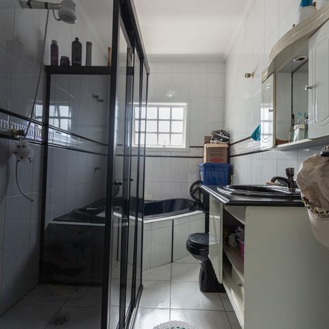 Casa à venda com 246m², 4 quartos e 2 vagasBanheiro da Suíte