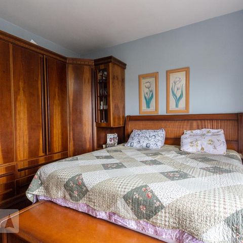 Casa à venda com 246m², 4 quartos e 2 vagasSuíte