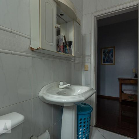 Casa à venda com 246m², 4 quartos e 2 vagasBanheiro 3