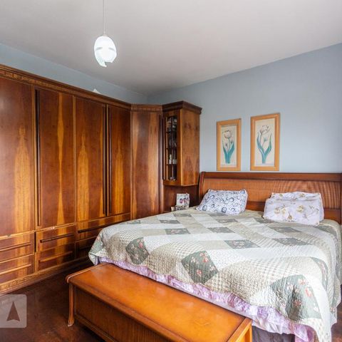 Casa à venda com 246m², 4 quartos e 2 vagasSuíte