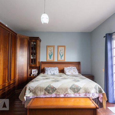 Casa à venda com 246m², 4 quartos e 2 vagasSuíte
