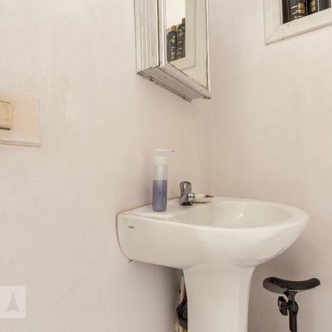 Casa à venda com 246m², 4 quartos e 2 vagasLavabo 2