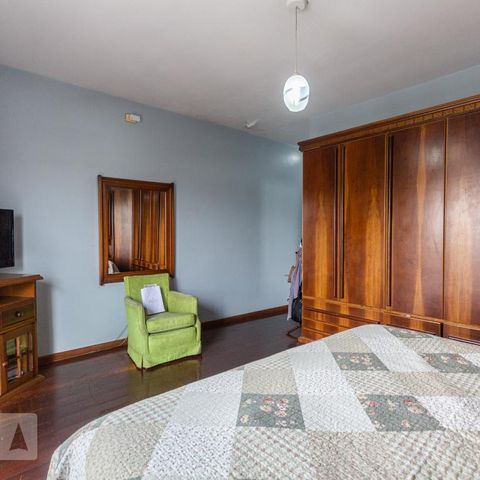 Casa à venda com 246m², 4 quartos e 2 vagasSuíte
