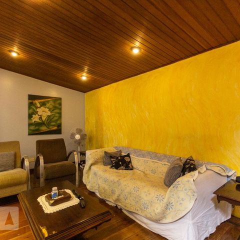 Casa à venda com 246m², 4 quartos e 2 vagasSala
