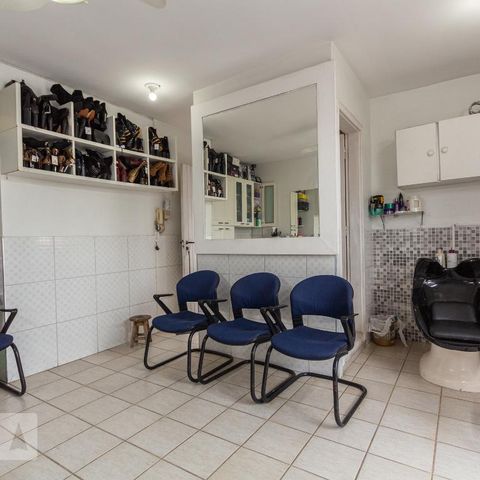 Casa à venda com 246m², 4 quartos e 2 vagasQuarto de Serviço