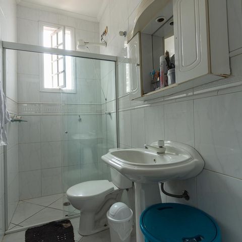 Casa à venda com 246m², 4 quartos e 2 vagasBanheiro 3