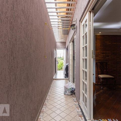 Casa à venda com 246m², 4 quartos e 2 vagasCorredor Externo