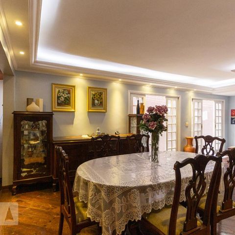 Casa à venda com 246m², 4 quartos e 2 vagasSala