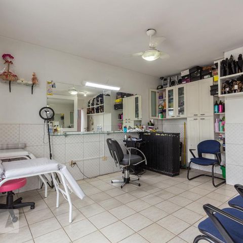 Casa à venda com 246m², 4 quartos e 2 vagasQuarto de Serviço