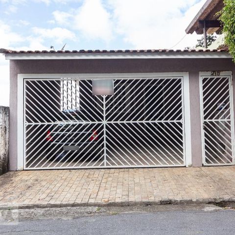 Casa à venda com 246m², 4 quartos e 2 vagasFachada 1