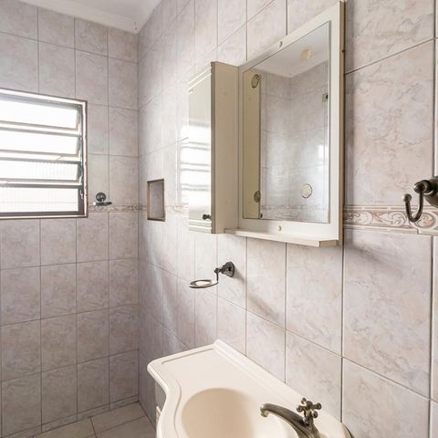 Casa à venda com 225m², 4 quartos e 2 vagasBanheiro da Suíte 1
