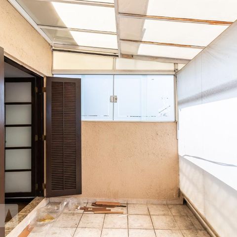 Casa à venda com 225m², 4 quartos e 2 vagasVaranda