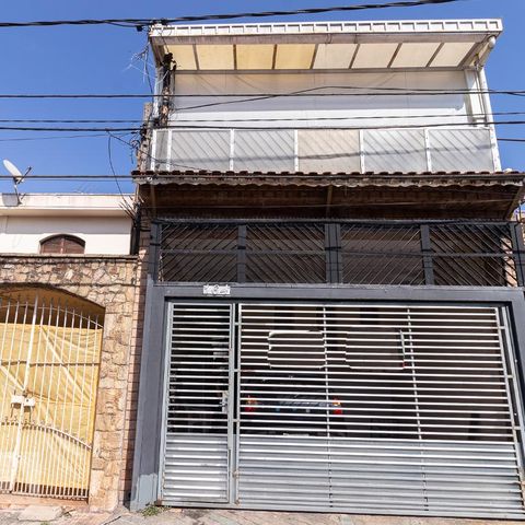 Casa à venda com 225m², 4 quartos e 2 vagasFachada