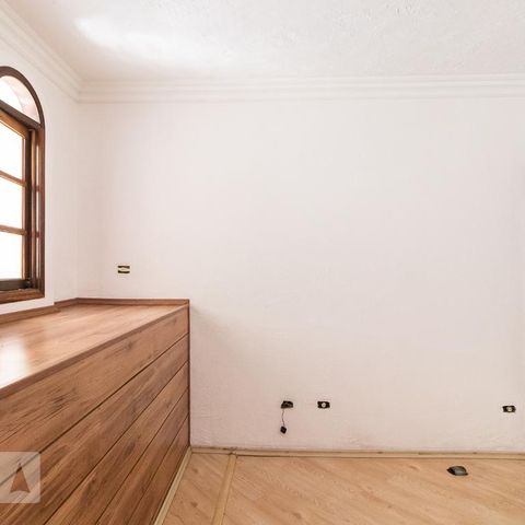 Casa à venda com 225m², 4 quartos e 2 vagasSala