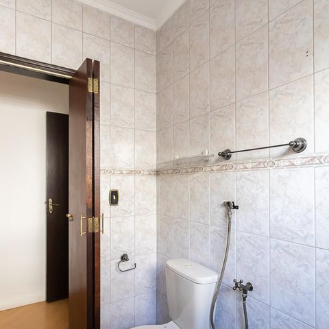 Casa à venda com 225m², 4 quartos e 2 vagasBanheiro da Suíte 1