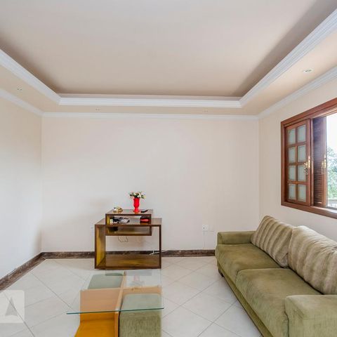Casa para alugar com 300m², 4 quartos e 3 vagasSala
