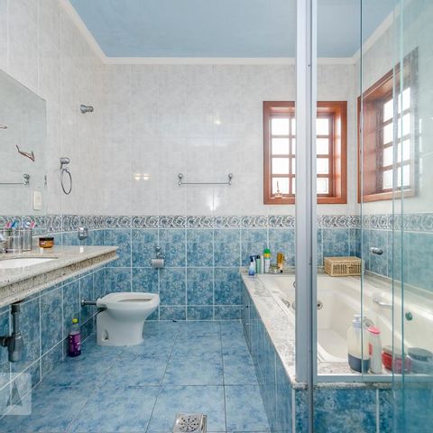 Casa para alugar com 300m², 4 quartos e 3 vagasBanheiro da Suíte