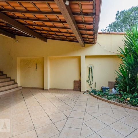 Casa para alugar com 300m², 4 quartos e 3 vagasGaragem