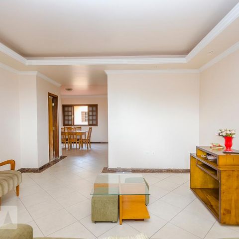 Casa para alugar com 300m², 4 quartos e 3 vagasSala
