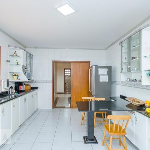 Casa para alugar com 300m², 4 quartos e 3 vagasCozinha