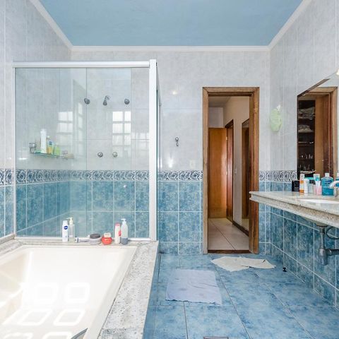 Casa para alugar com 300m², 4 quartos e 3 vagasBanheiro da Suíte